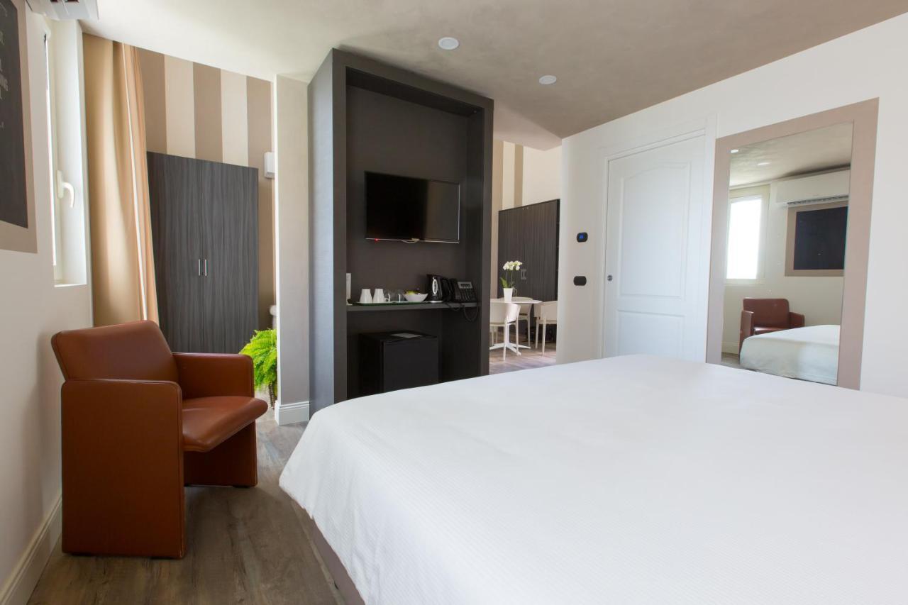 Hotel Al Campanile - Luxury Suites & Apartments Baveno Esterno foto