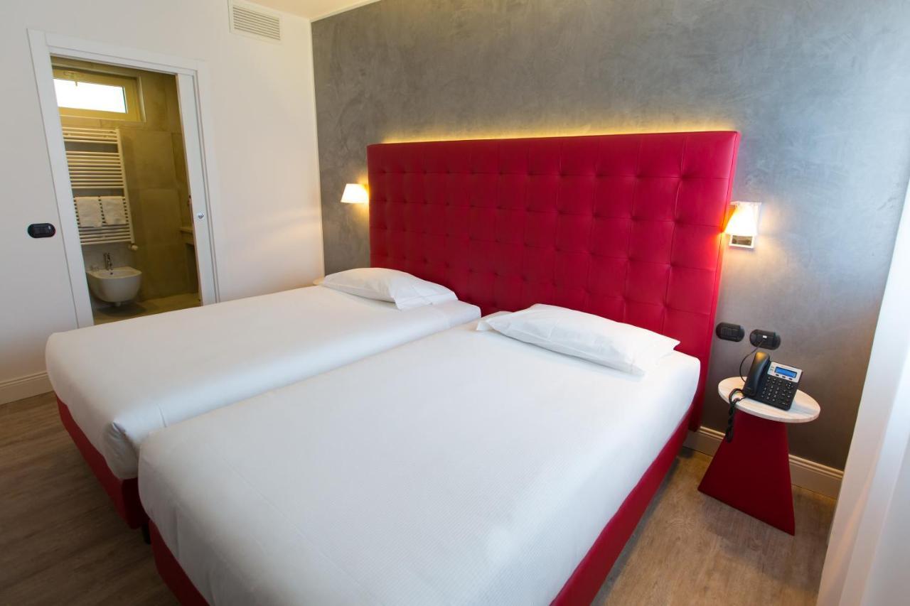 Hotel Al Campanile - Luxury Suites & Apartments Baveno Esterno foto