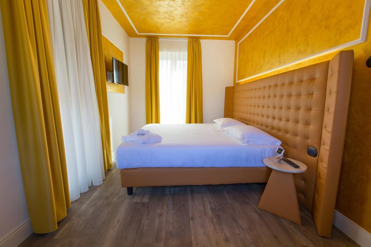 Hotel Al Campanile - Luxury Suites & Apartments Baveno Esterno foto