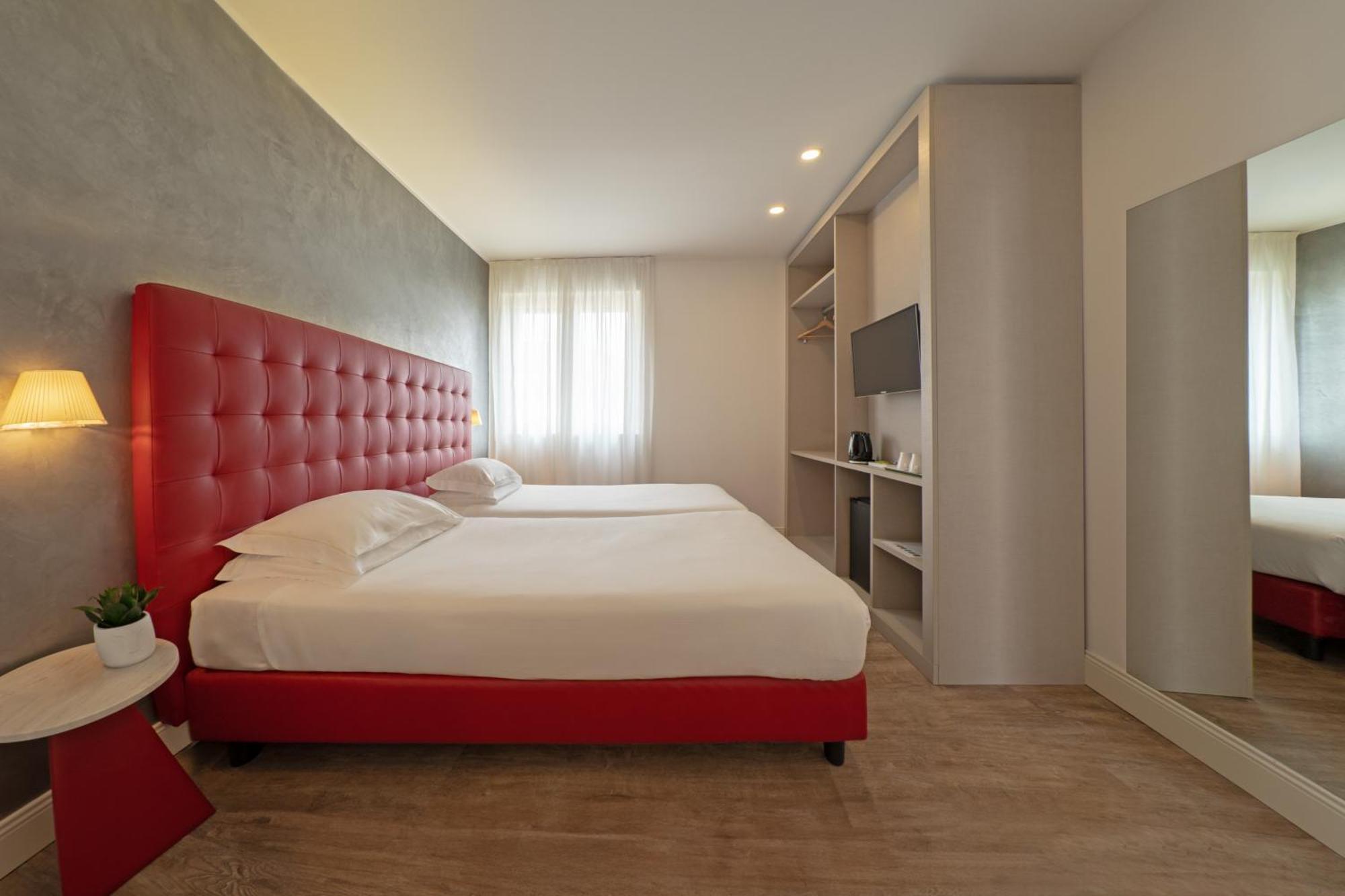 Hotel Al Campanile - Luxury Suites & Apartments Baveno Esterno foto