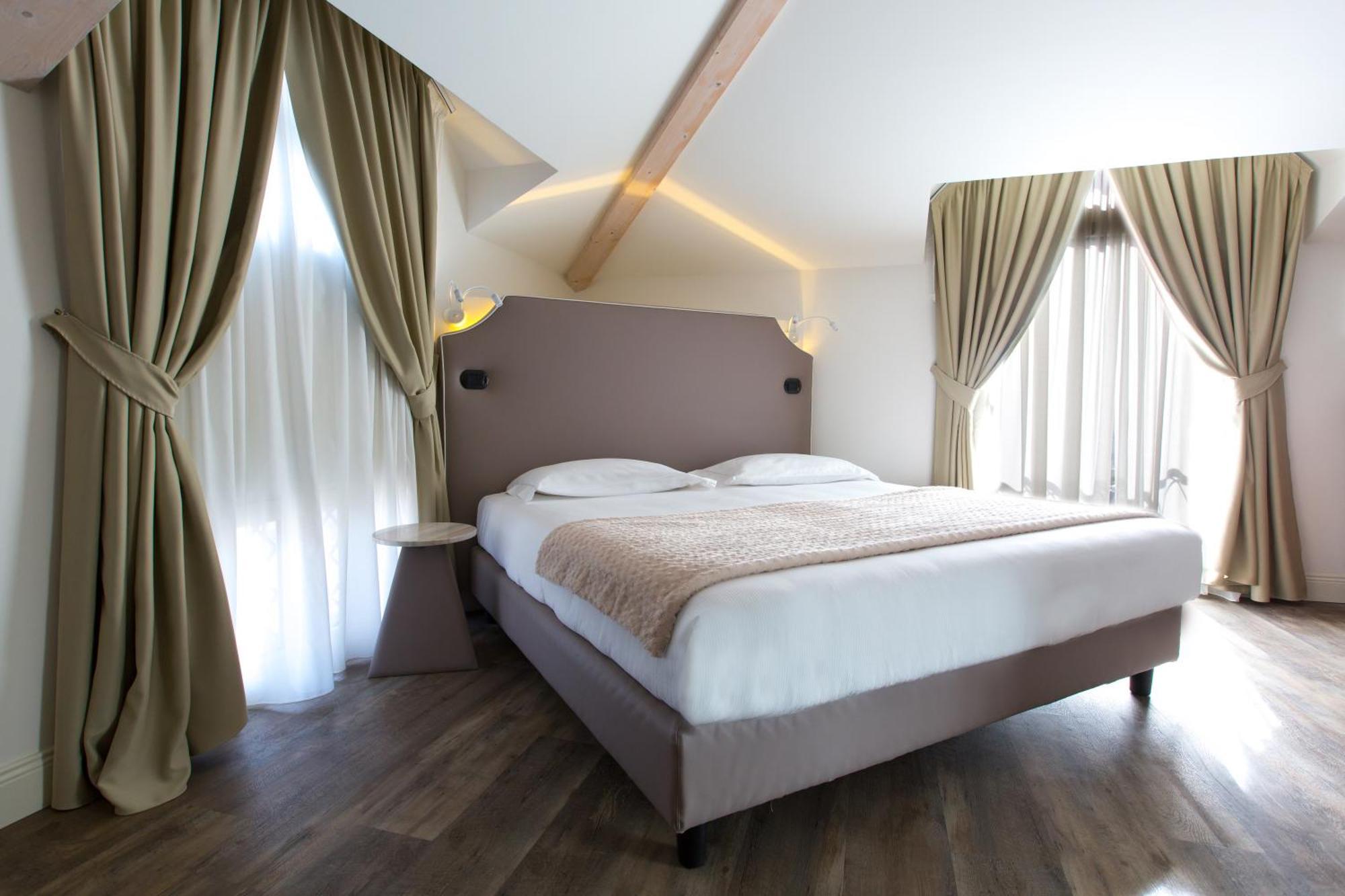 Hotel Al Campanile - Luxury Suites & Apartments Baveno Esterno foto