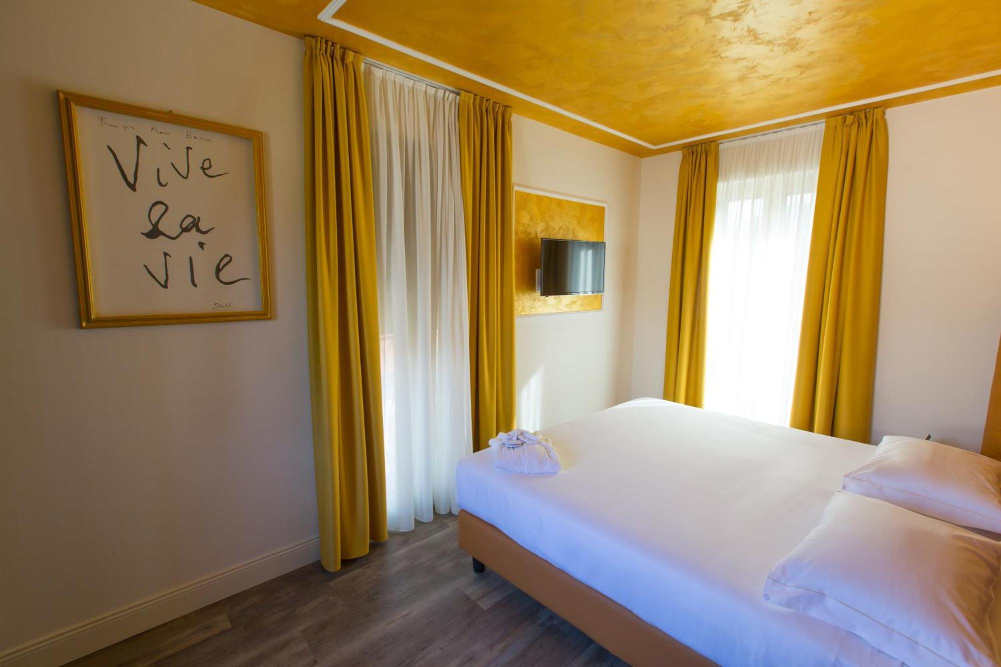 Hotel Al Campanile - Luxury Suites & Apartments Baveno Esterno foto