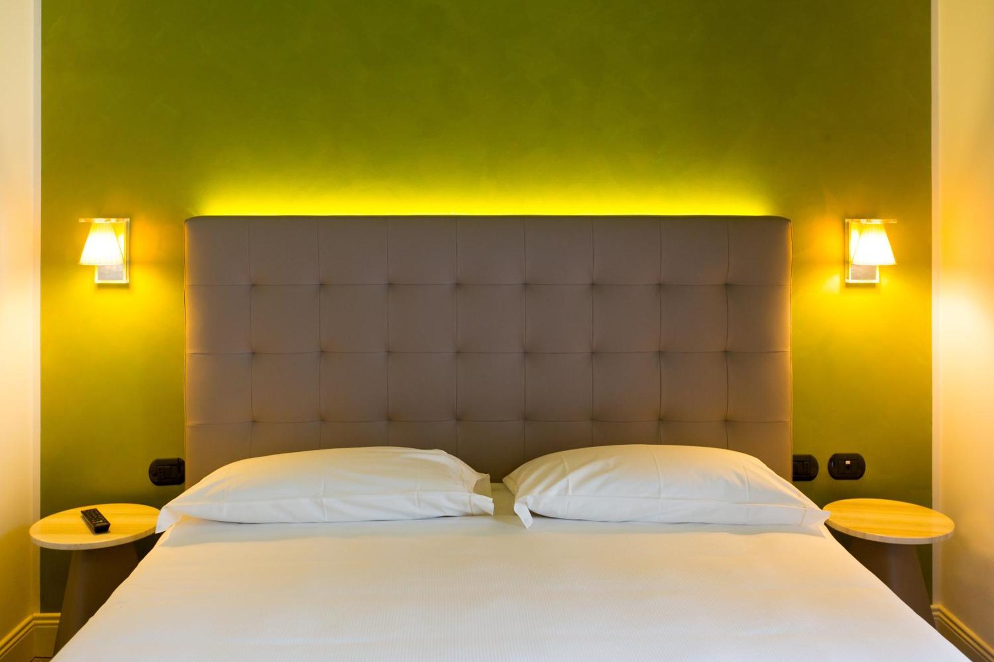Hotel Al Campanile - Luxury Suites & Apartments Baveno Esterno foto