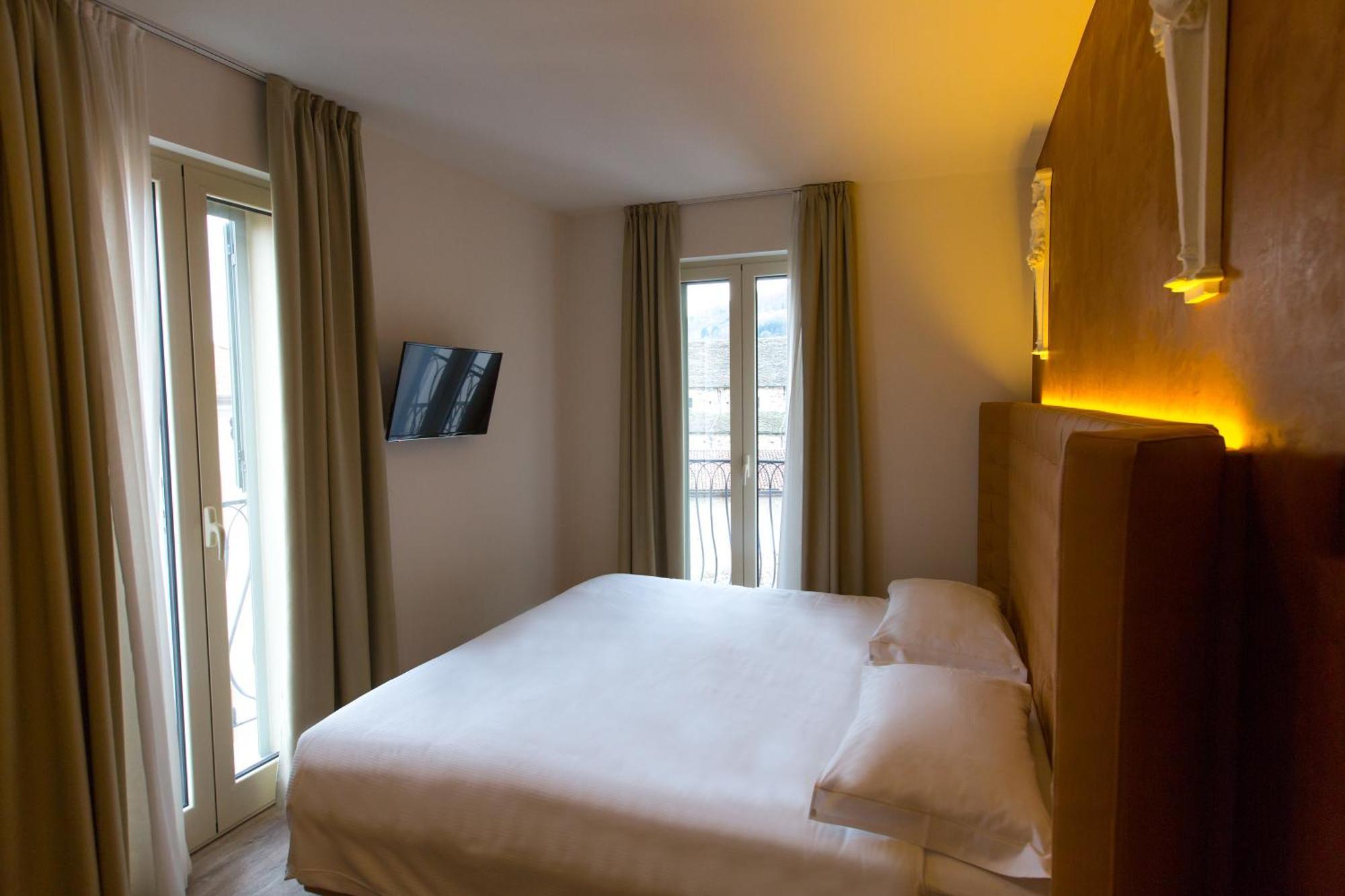 Hotel Al Campanile - Luxury Suites & Apartments Baveno Esterno foto