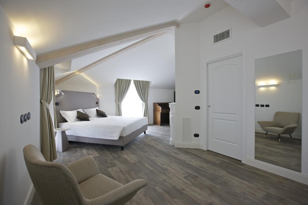 Hotel Al Campanile - Luxury Suites & Apartments Baveno Esterno foto