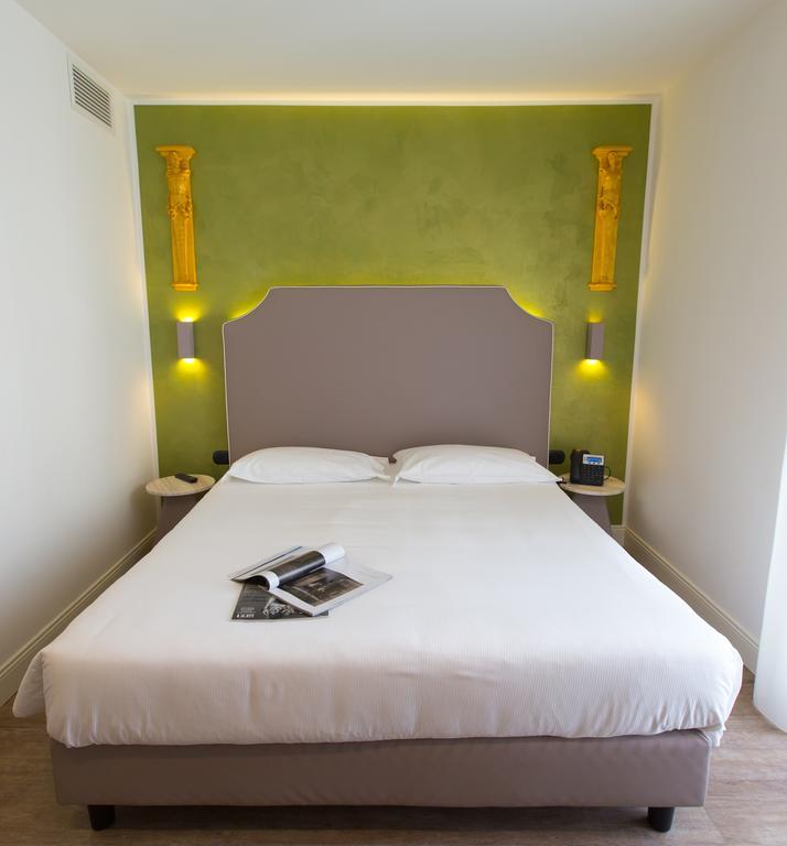 Hotel Al Campanile - Luxury Suites & Apartments Baveno Esterno foto