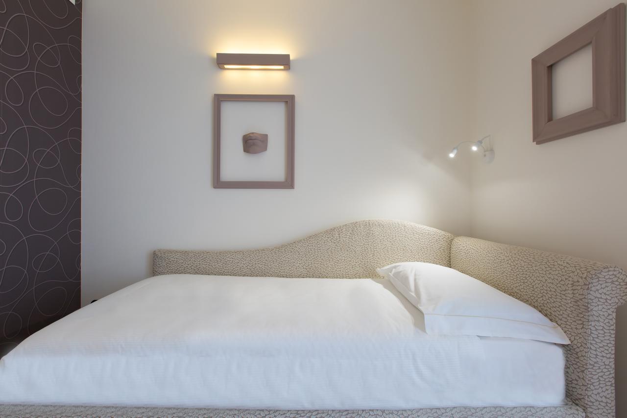 Hotel Al Campanile - Luxury Suites & Apartments Baveno Esterno foto