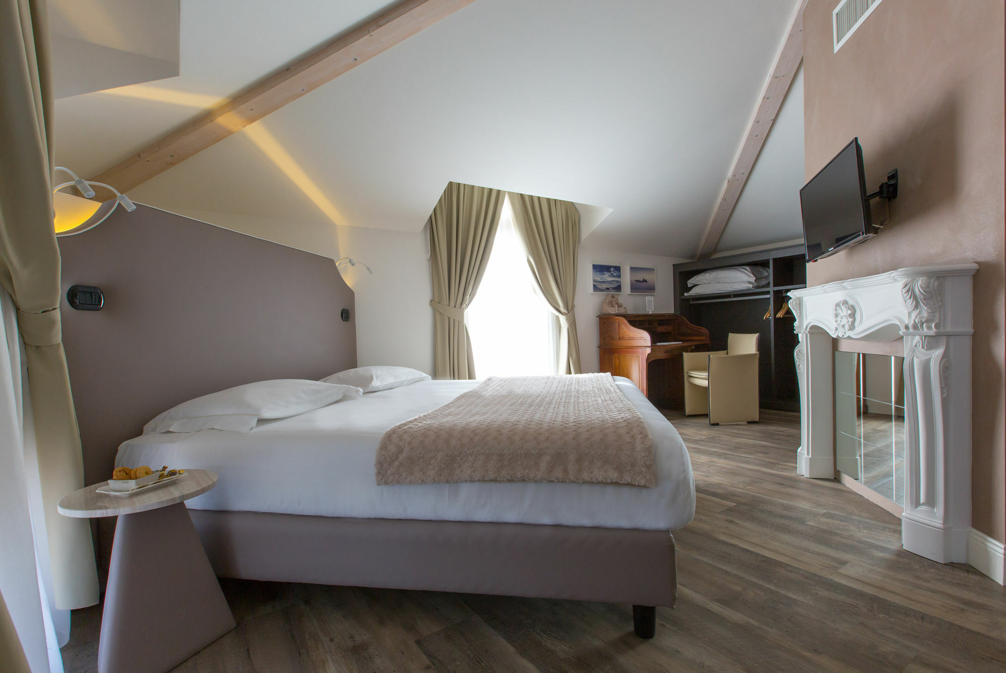 Hotel Al Campanile - Luxury Suites & Apartments Baveno Esterno foto